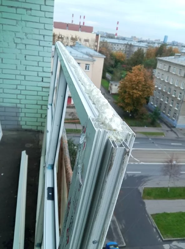 Рама на краю балкона