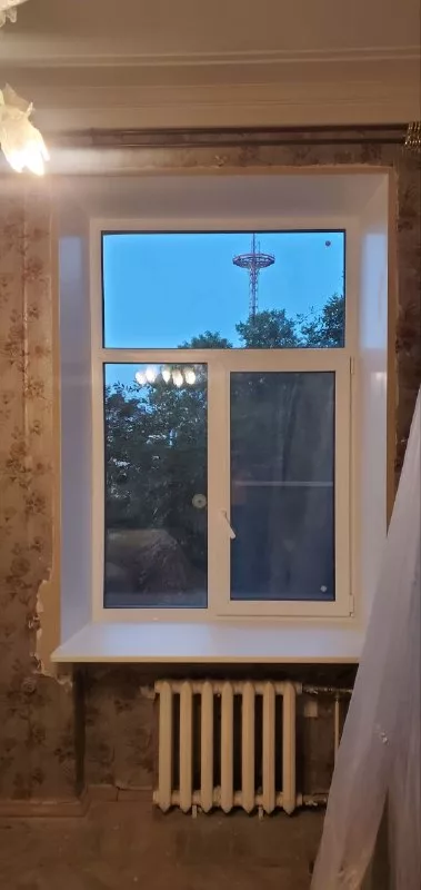Окно в комнате