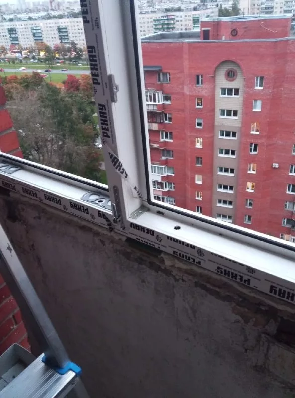 Остекление на парапете, угол балкона