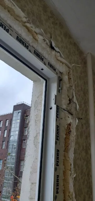 Шов окна в комнату
