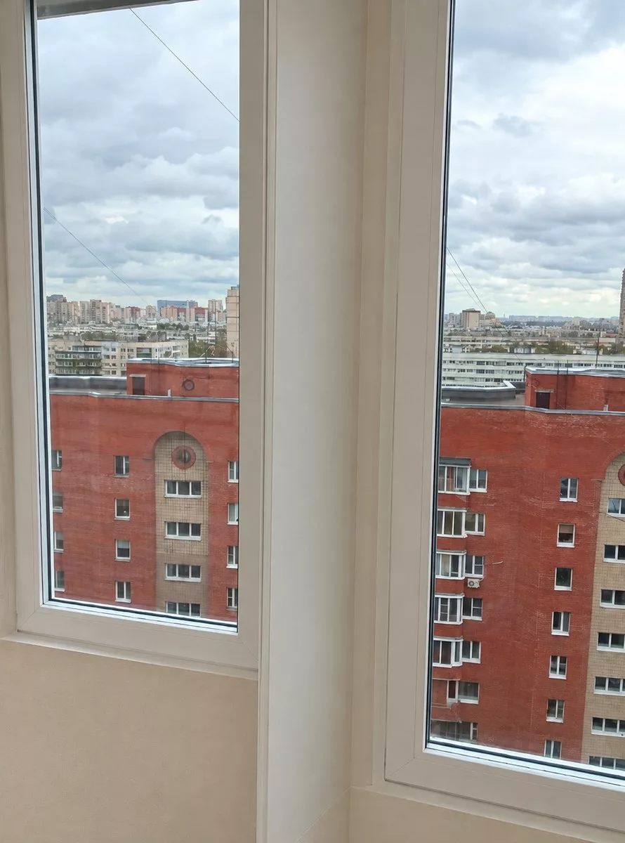 То же окно в интерьере после ремонта — пр. Культуры, 8