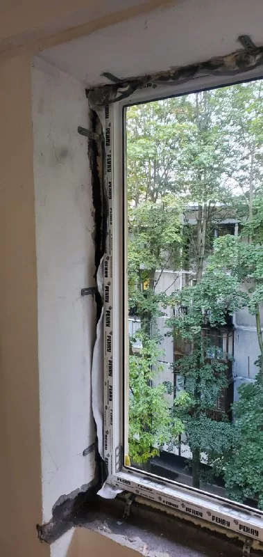 Рама в проёме сбоку