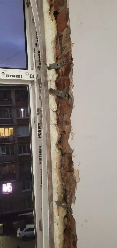 Рама у кирпича