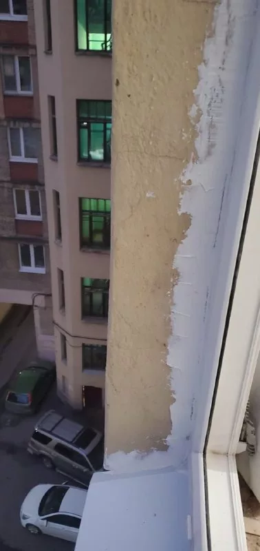 Вид вдоль фасада