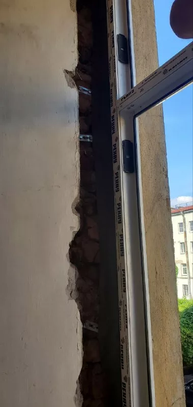 Боковой зазор у рамы