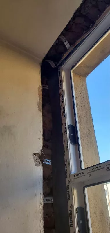 Верхний угол рамы в проёме